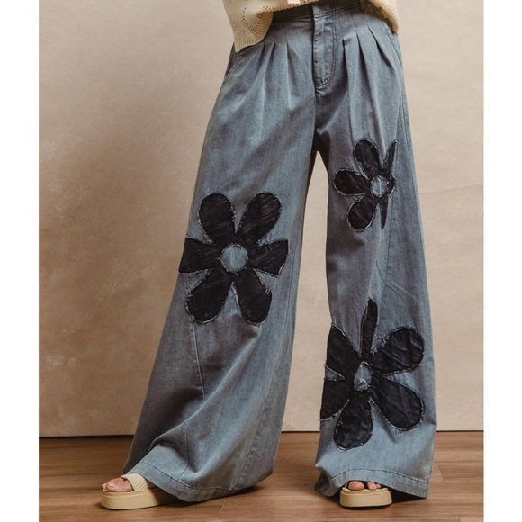 BiBi Flower Patched Washed Chambray Pants in Denim/Dark Denim Small - Picture 1 of 11